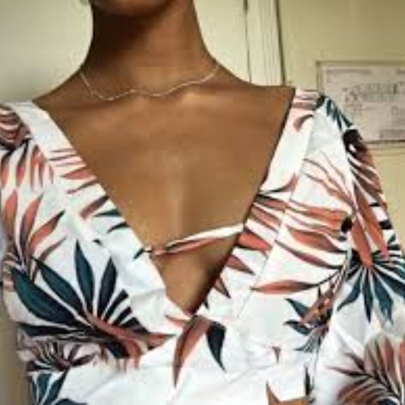 Tropical Plunging Crop Top & Pompom Shorts - Picture 11 of 12